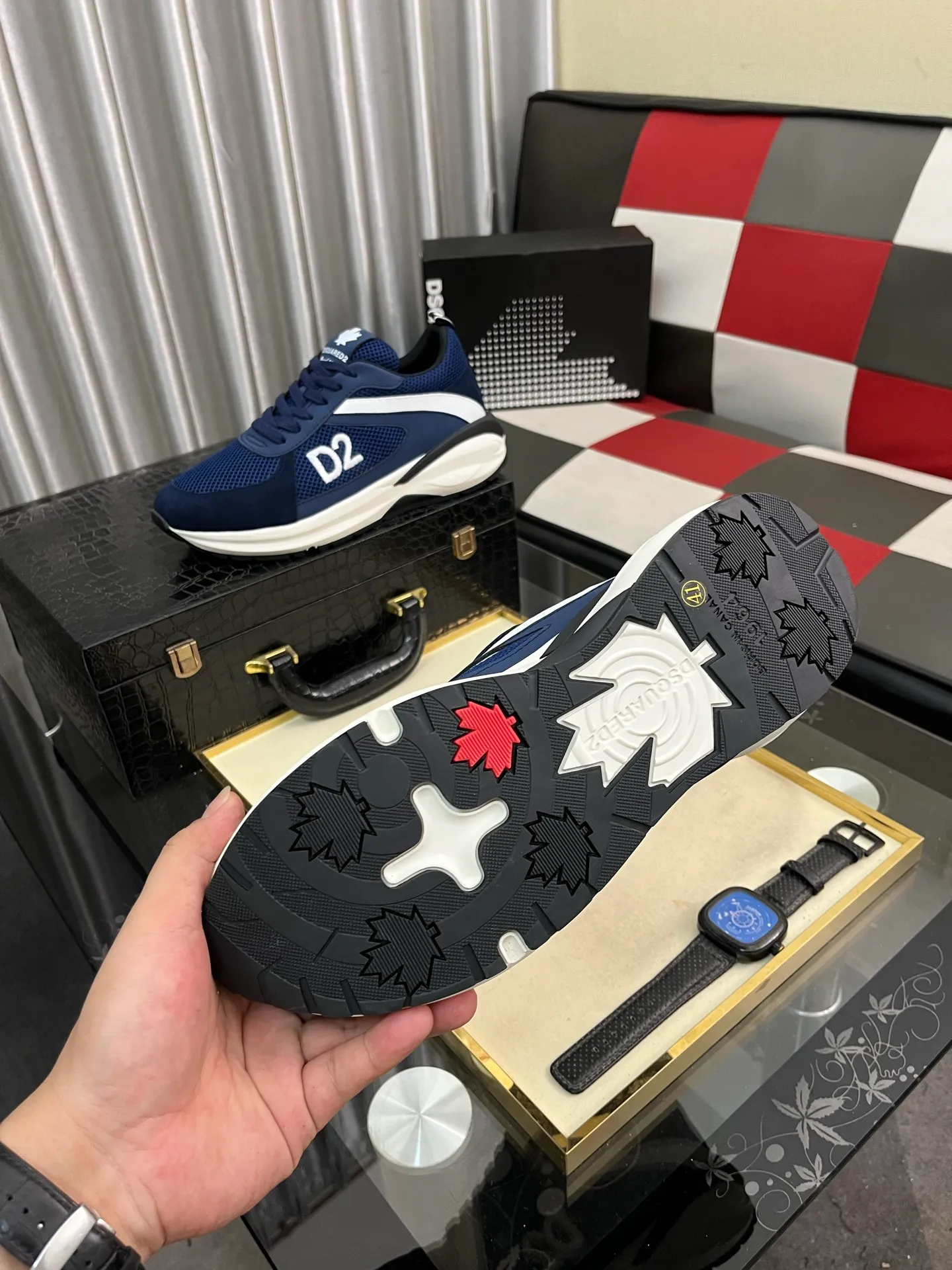 Men's shoes 💰480⌚️⌚️DG's latest popular casual shoes 🔥🔥, the tongue has the brand's iconic details, and the combination of silk cowhide and cow suede enhances the style. Fashionable and versatile, it can complement any look. Create an exquisite design with unique dynamic vitality and modern atmosphere, showing modern elegance. Size: 36-464️⃣colors available